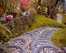Come fare belle letti di fiori, decorati con pietre: scegli materiali e razze adatti 8202_11