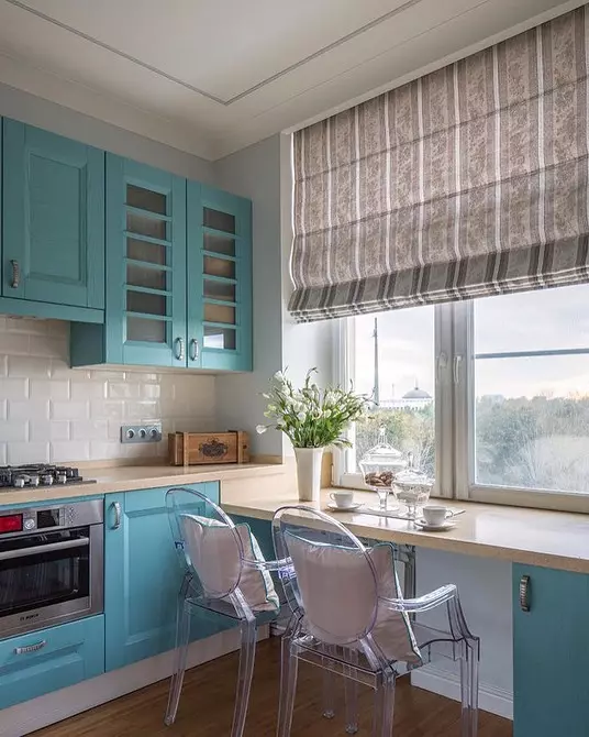 چگونه برای ایجاد یک طراحی آشپزخانه روشن از رنگ فیروزه ای و جلوگیری از خطاها؟ 8228_123