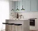 چگونه برای ایجاد یک طراحی آشپزخانه روشن از رنگ فیروزه ای و جلوگیری از خطاها؟ 8228_149