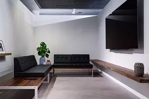 Dizaina dzīvojamā istaba augsto tehnoloģiju stilā: kā padarīt to ērtāku? 8235_1