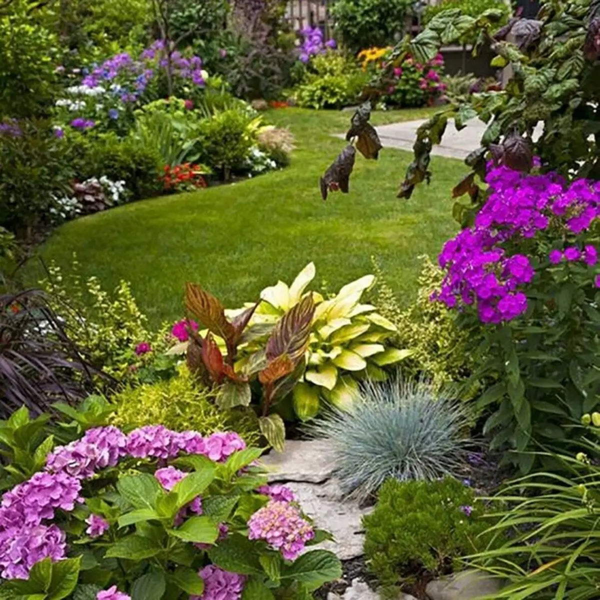 Küçük bir bahçeyi görsel olarak geniş yapılır: 10 Akıllı Teknik 8245_57
