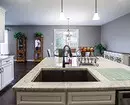 Cocina brillante en estilo clásico: cómo crear un interior que no complique. 8253_12