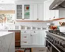 Cocina brillante en estilo clásico: cómo crear un interior que no complique. 8253_158