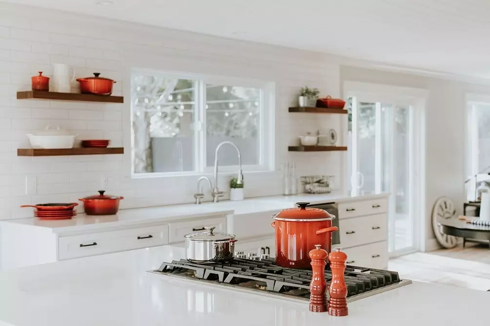 Bright kitchen in classic style: how to create an interior that does not complicate 8253_177