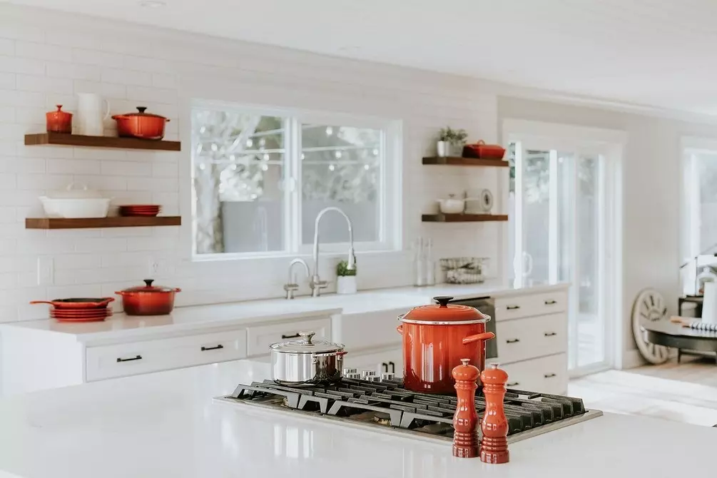 Cocina brillante en estilo clásico: cómo crear un interior que no complique. 8253_177