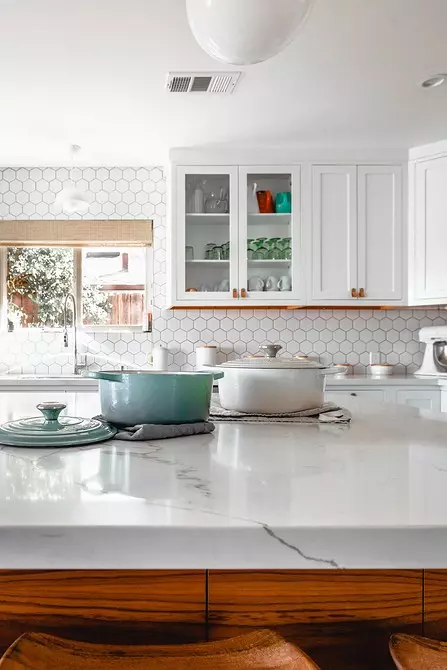 Ryški virtuvė klasikiniu stiliumi: kaip sukurti interjerą, kuris nekliudo 8253_180