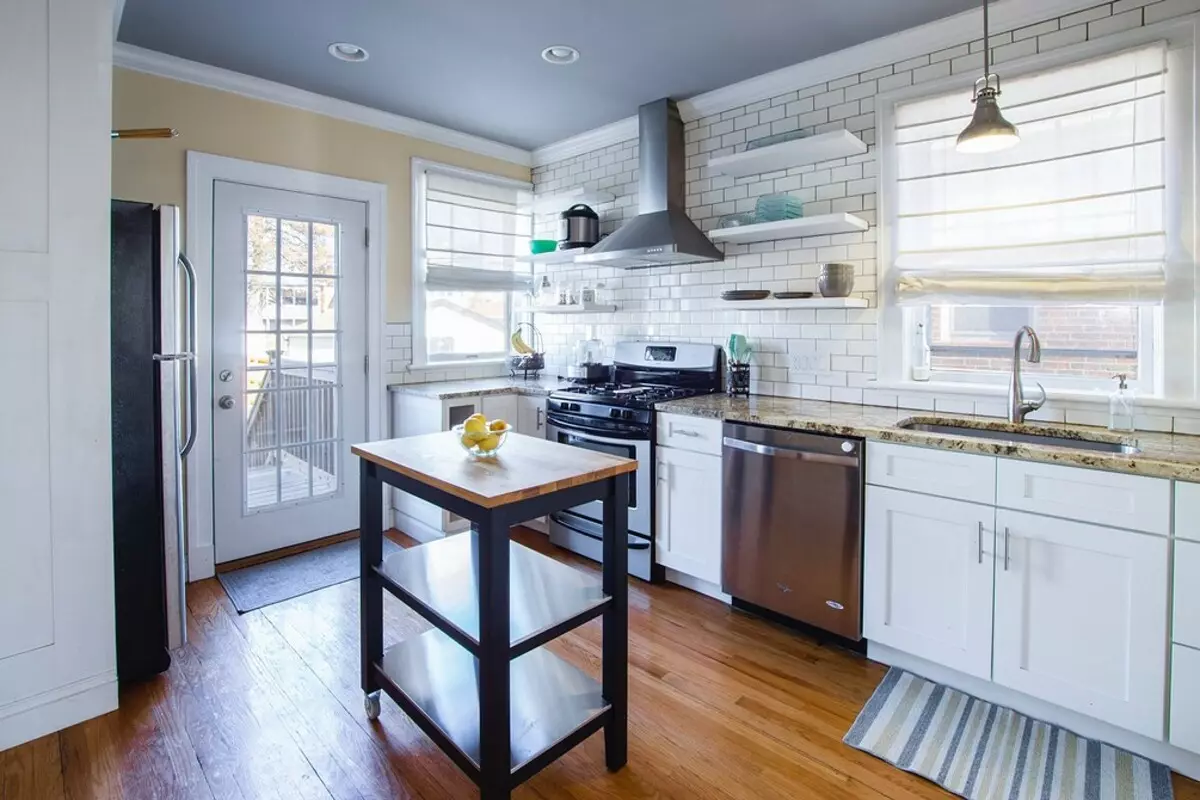 Bright kitchen in classic style: how to create an interior that does not complicate 8253_21