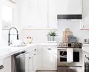 Cocina brillante en estilo clásico: cómo crear un interior que no complique. 8253_45