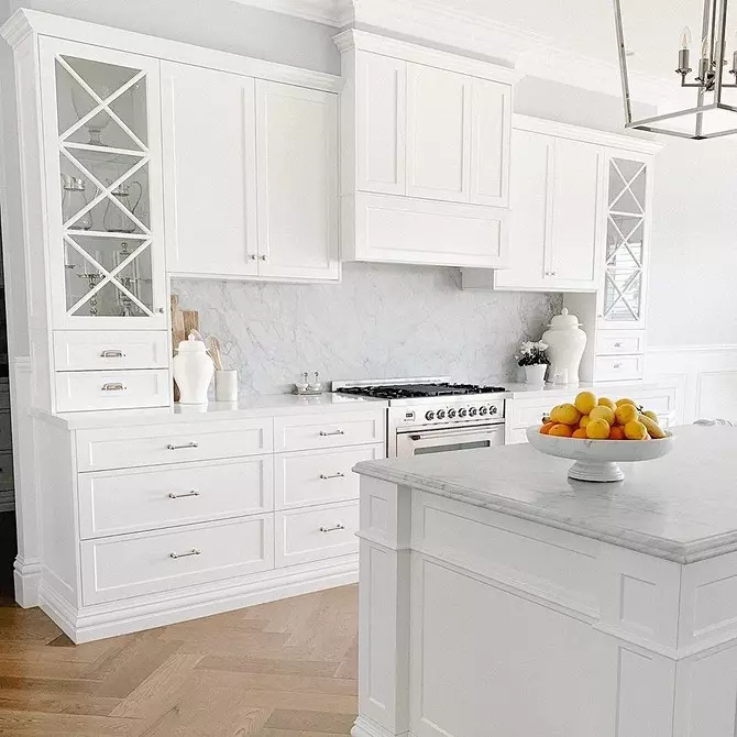 Bright kitchen in classic style: how to create an interior that does not complicate 8253_92