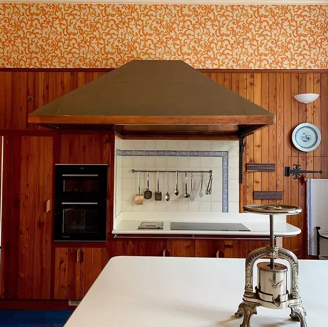 لکڑی کے گھر میں باورچی خانے کے ڈیزائن (66 تصاویر) 8281_116