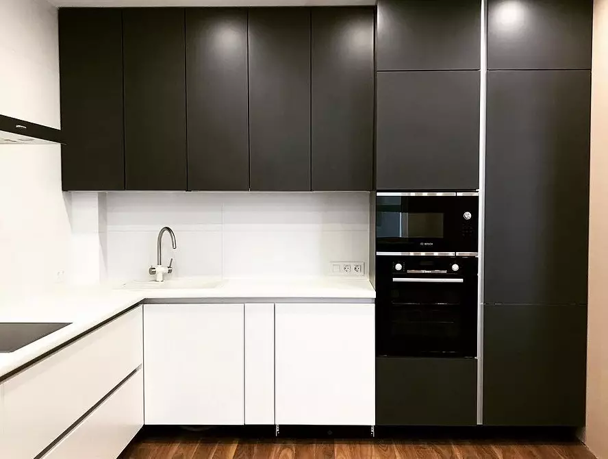 काळा आणि पांढरा स्वयंपाकघर डिझाइन: 80 विरोधाभास आणि अतिशय स्टाइलिश कल्पना 8339_139