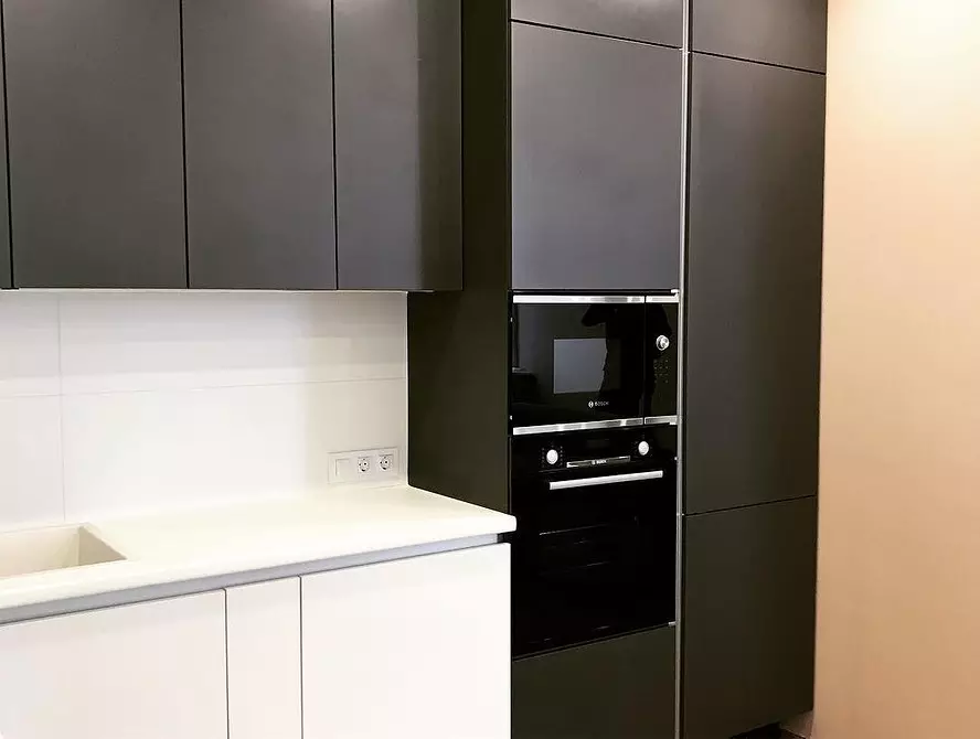 काळा आणि पांढरा स्वयंपाकघर डिझाइन: 80 विरोधाभास आणि अतिशय स्टाइलिश कल्पना 8339_141