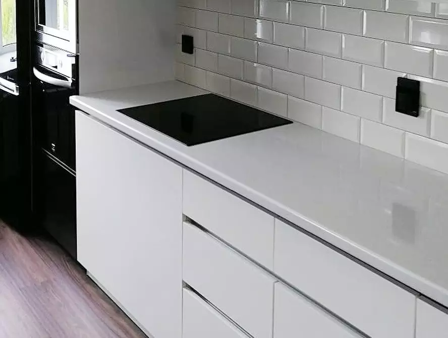 سیاہ اور سفید باورچی خانے کے ڈیزائن: 80 متضاد اور بہت سجیلا خیالات 8339_30