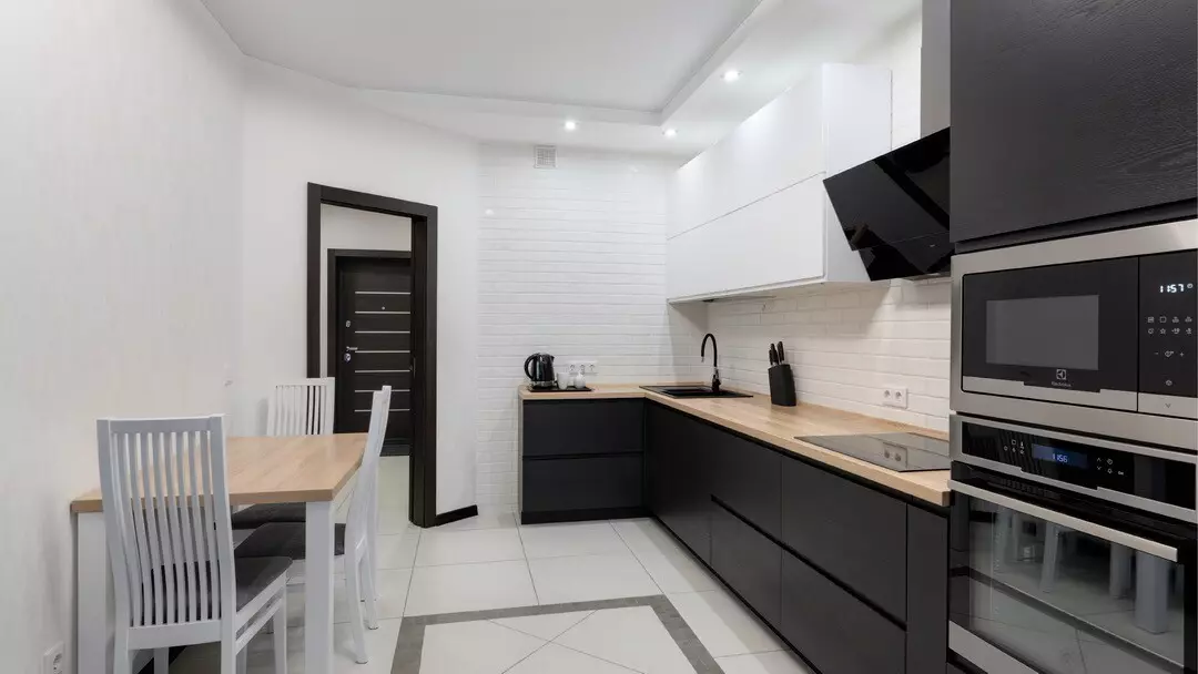 سیاہ اور سفید باورچی خانے کے ڈیزائن: 80 متضاد اور بہت سجیلا خیالات 8339_9