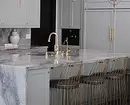 سرمئی سفید باورچی خانے: مناسب ڈیزائن اور 70 مثالوں پر تجاویز 8364_12