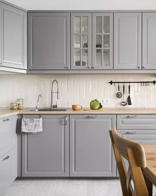 Bucătărie albă gri: Sfaturi privind designul adecvat și 70 exemple 8364_17