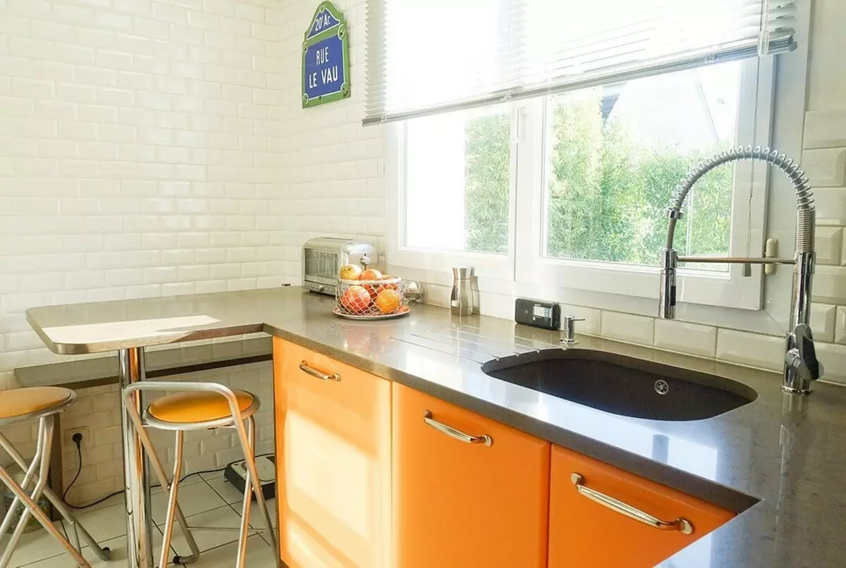内部的橙色厨房：我们拆卸优点，缺点和成功的颜色组合 8372_132