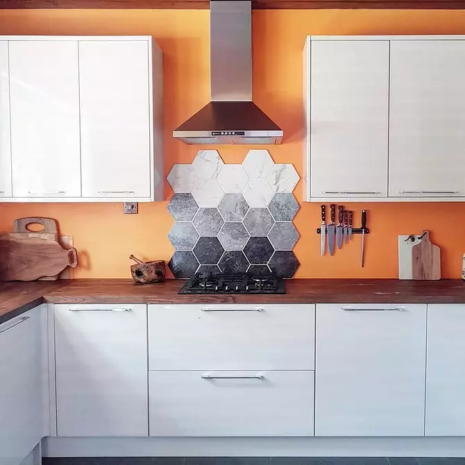 インテリアのオレンジ色のキッチン：私たちは長所、短所、そして成功した色の組み合わせを分解する 8372_133