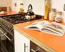 インテリアのオレンジ色のキッチン：私たちは長所、短所、そして成功した色の組み合わせを分解する 8372_37