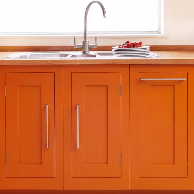 インテリアのオレンジ色のキッチン：私たちは長所、短所、そして成功した色の組み合わせを分解する 8372_48