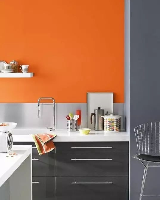 インテリアのオレンジ色のキッチン：私たちは長所、短所、そして成功した色の組み合わせを分解する 8372_49