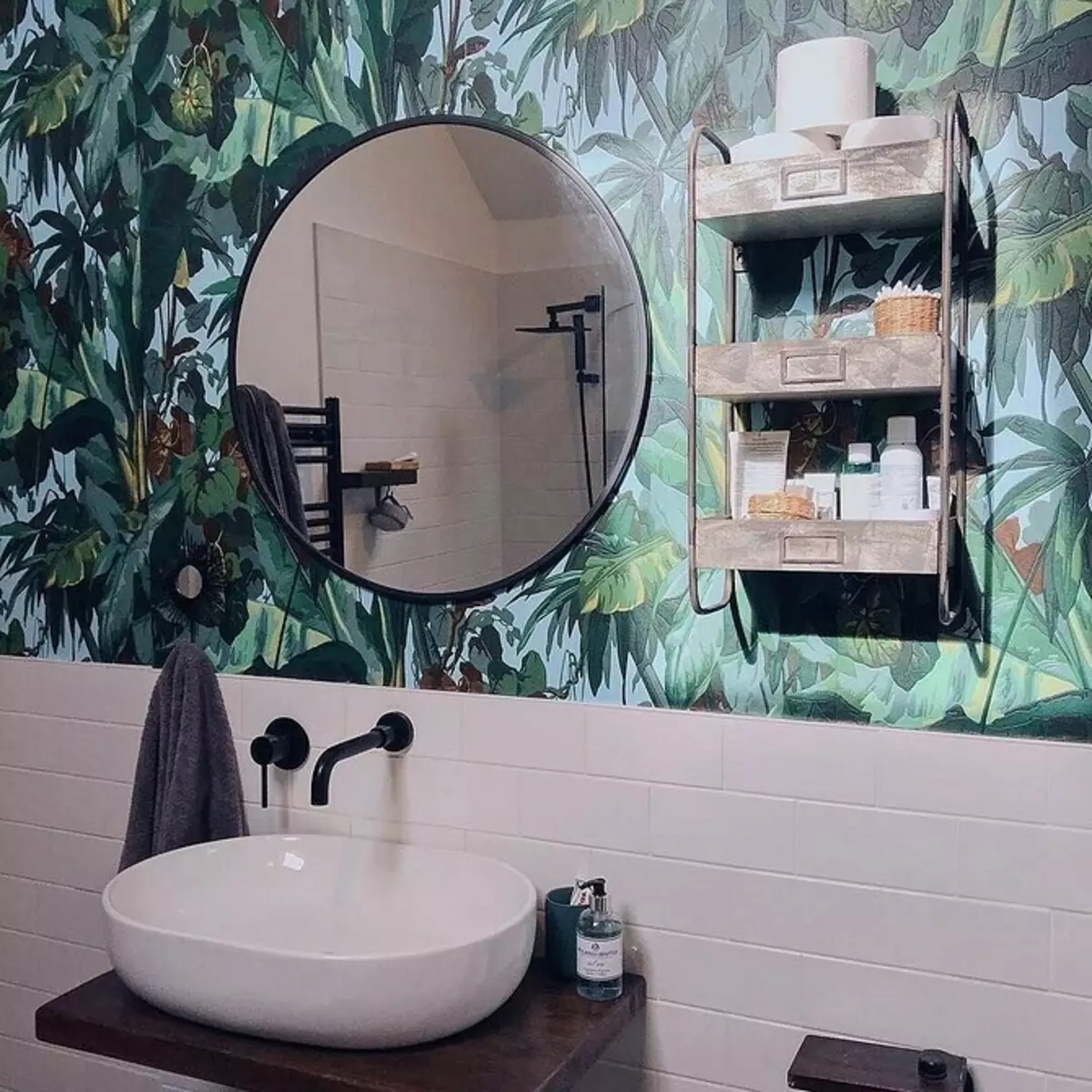 Ką galima atskirti vonios kambarys, išskyrus plyteles: 9 praktinės ir gražios medžiagos 8386_47