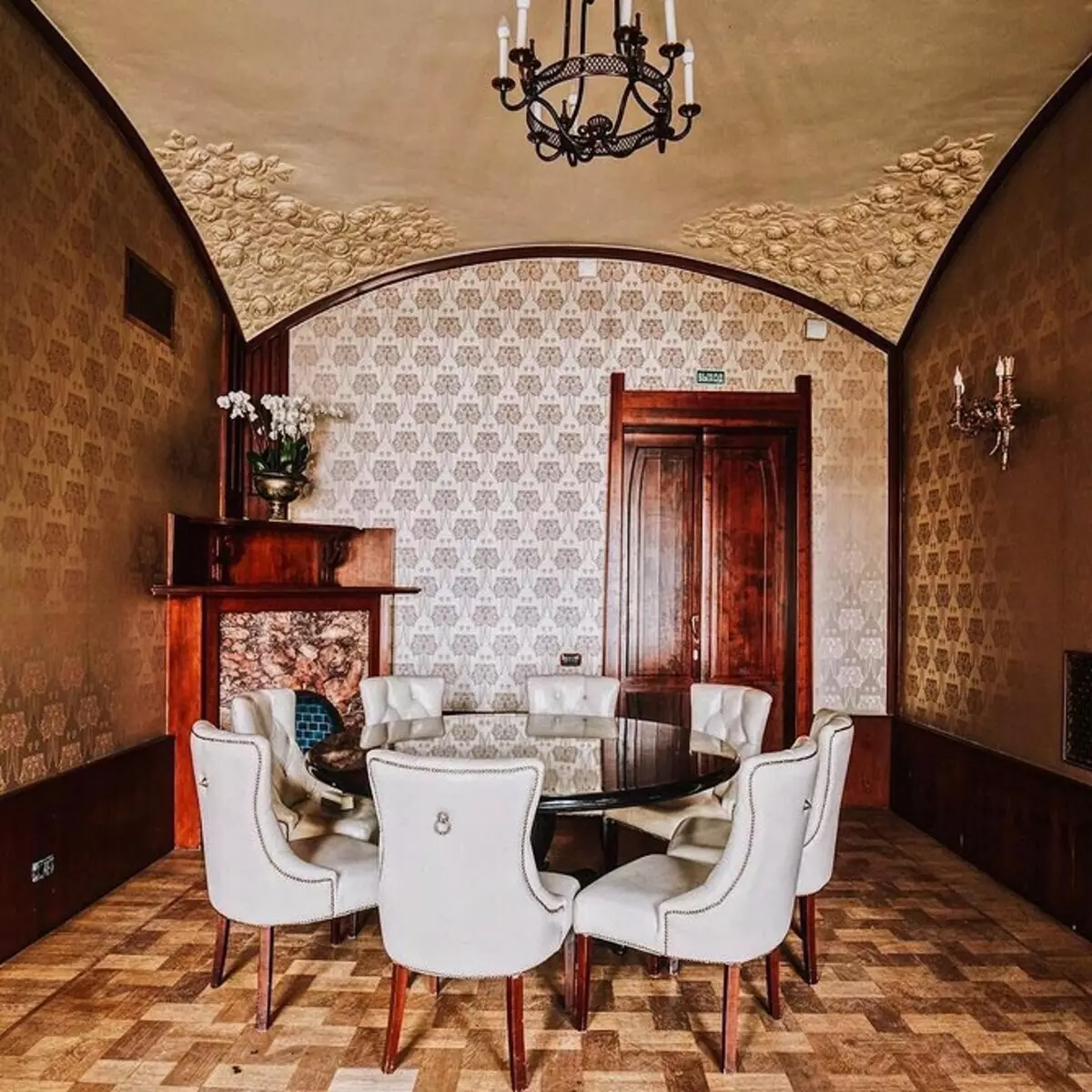Decoramos o deseño da sala de estar no estilo Art Nouveau: 76 exemplos de luxo 8408_19