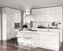 Välj förkläde för vitt kök: 5 populära alternativ och framgångsrika färgkombinationer 8414_49
