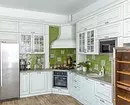 Wählen Sie Schürze für weiße Küche: 5 Beliebte Optionen und erfolgreiche Farbkombinationen 8414_69