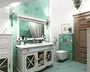 Kamar mandi dalam gaya klasik: Tips untuk desain dan 65 contoh desain yang indah 8426_52