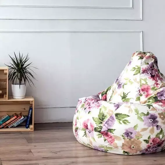 Da escolha do tecido para enchimento: como costurar uma bolsa de cadeira de diferentes formas 8466_38