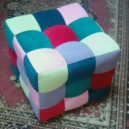 Од изборот на ткаенина за полнење: како да се шие торба на стол со различни форми 8466_60
