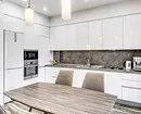 Практична або красива: все про інтер'єр кухні з фасадами «білий глянець» 8490_18