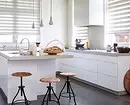 Практична або красива: все про інтер'єр кухні з фасадами «білий глянець» 8490_61