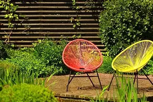 Mobles de jardí per a cases d'estiu: com triar i tenir cura correctament 8577_1