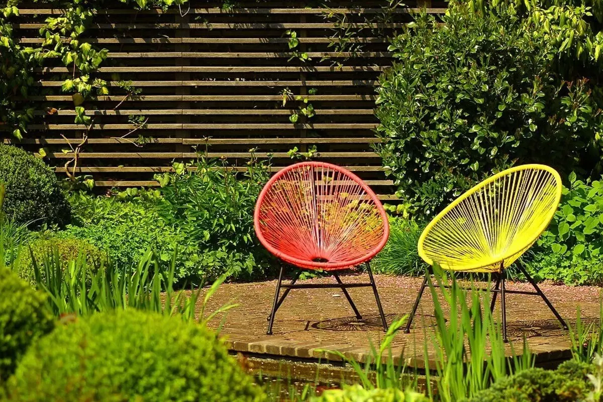 Garden furniture for summer cottages: how to choose and correctly care 8577_9