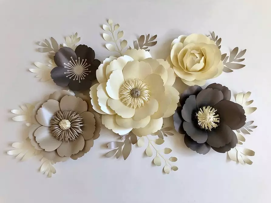 4 jednoduché způsoby, jak udělat papírové květiny na zdi 8585_10