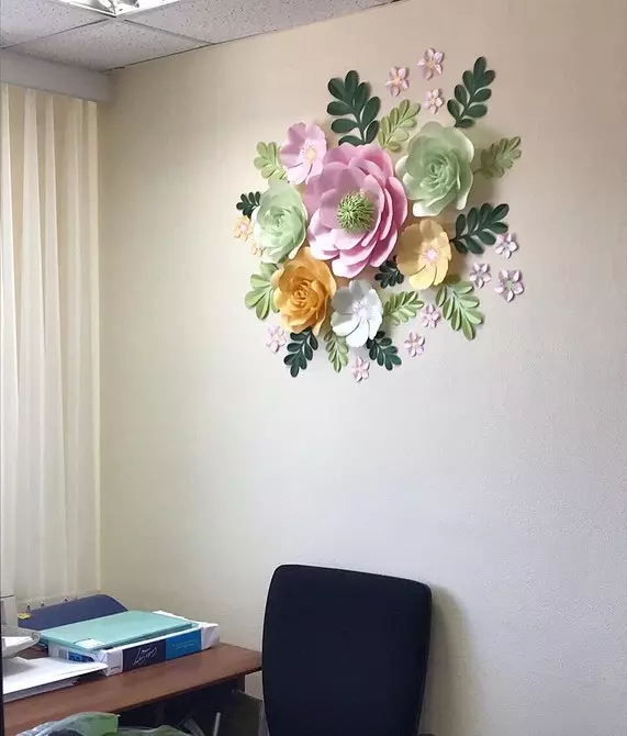 4 vienkārši veidi, kā padarīt papīra ziedus uz sienas 8585_28