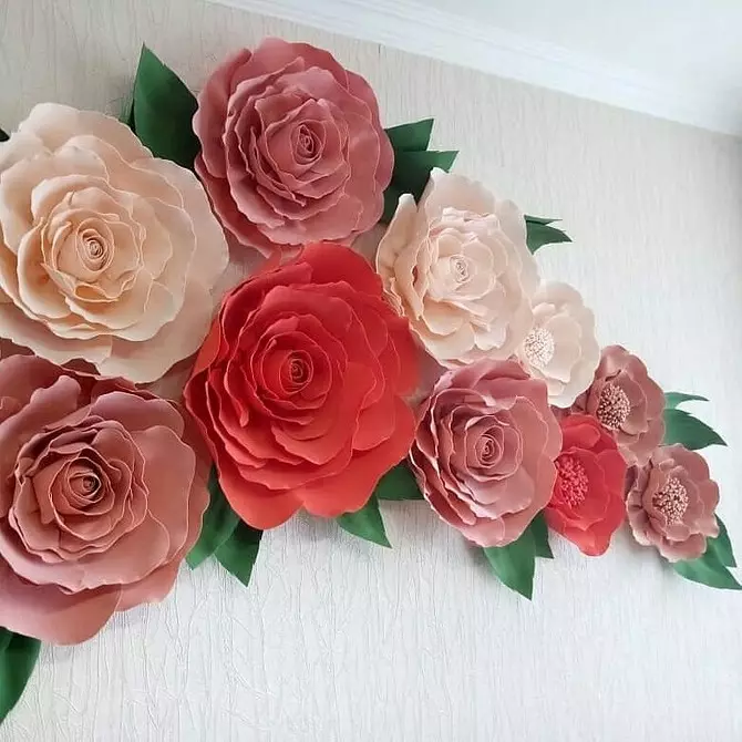 4 modi semplici per creare fiori di carta sul muro 8585_35