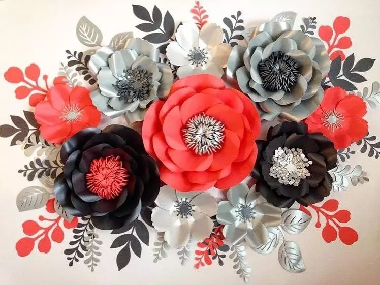 4 едноставни начини да направите хартиени цвеќиња на ѕидот 8585_7