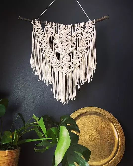 Vu Riddoen op Miwwelen: 13 Variantéiten vu Macrame Decor 8603_101