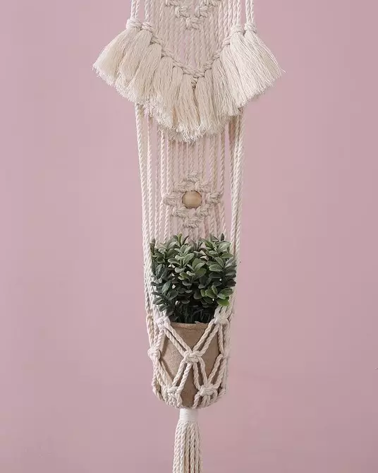 Mula sa mga kurtina hanggang sa muwebles: 13 variant ng Macrame Decor 8603_137