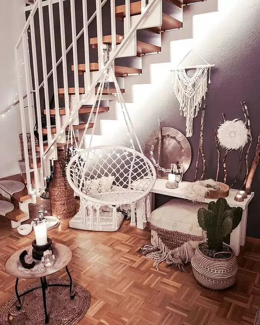 Vu Riddoen op Miwwelen: 13 Variantéiten vu Macrame Decor 8603_166