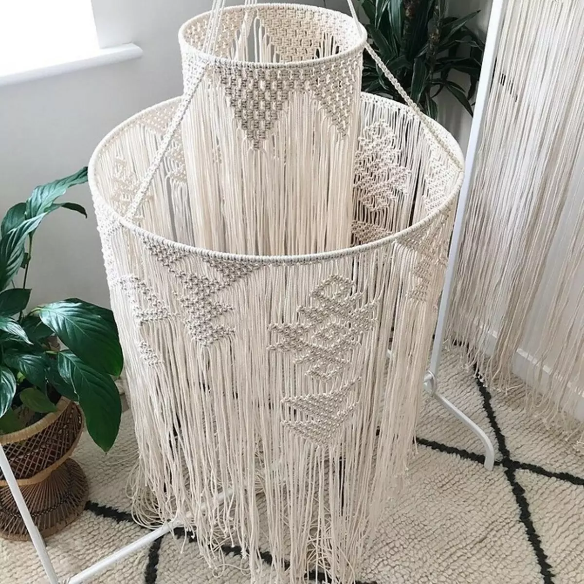 De la perdele la mobilier: 13 variante de decor Macrame 8603_19