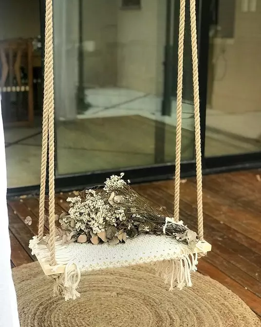 Mula sa mga kurtina hanggang sa muwebles: 13 variant ng Macrame Decor 8603_239