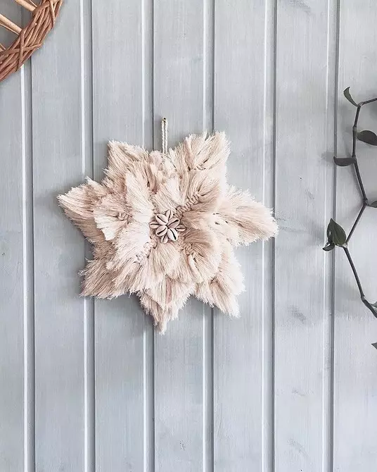 Mula sa mga kurtina hanggang sa muwebles: 13 variant ng Macrame Decor 8603_244