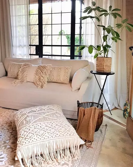 Mula sa mga kurtina hanggang sa muwebles: 13 variant ng Macrame Decor 8603_52