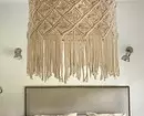 Mula sa mga kurtina hanggang sa muwebles: 13 variant ng Macrame Decor 8603_8