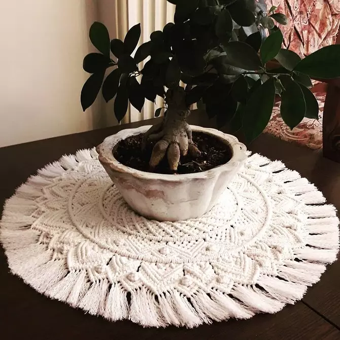 Mula sa mga kurtina hanggang sa muwebles: 13 variant ng Macrame Decor 8603_86