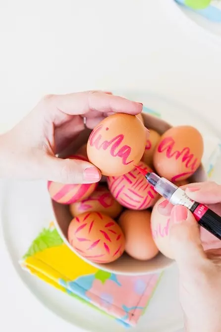 Okraševanje hiše Velikonočne jajca: 8 zabavne in ustvarjalne ideje 8660_32